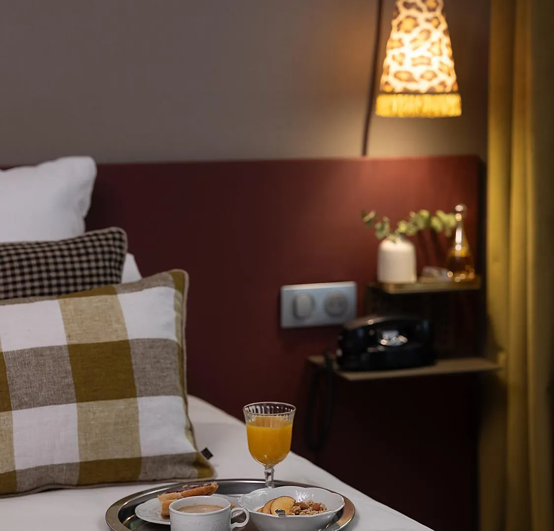 Zelie Otel Paris