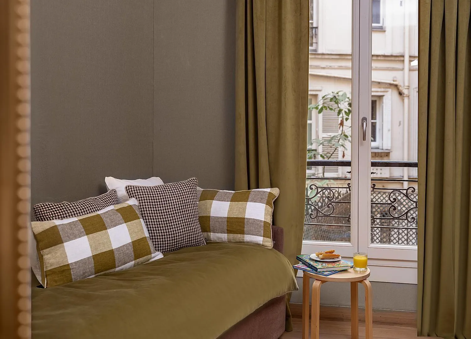 Zelie Otel Paris